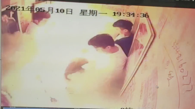 警惕！電動車電梯內(nèi)起火，多人被燒傷！你還敢讓電動車上